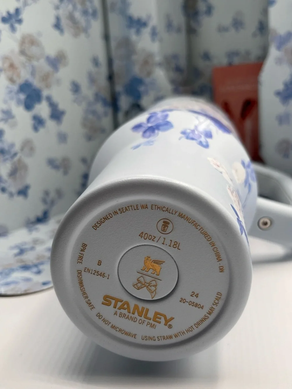 Stanley x LoveShackFancy Everblooming Rosettes 40oz Quencher Tumbler Blue NEW - Picture 6 of 8